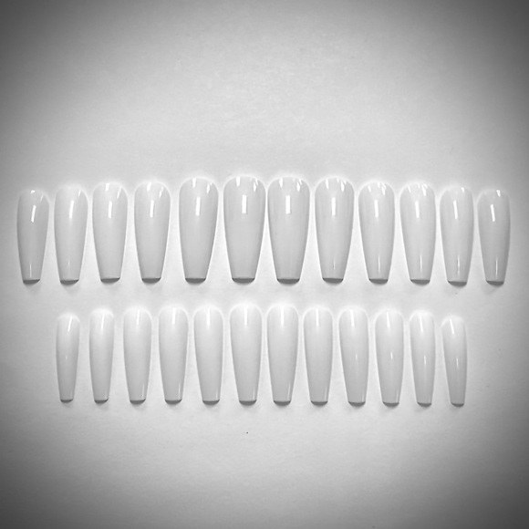 7 Piece Press-On Nails Kit - Picture 3 of 3